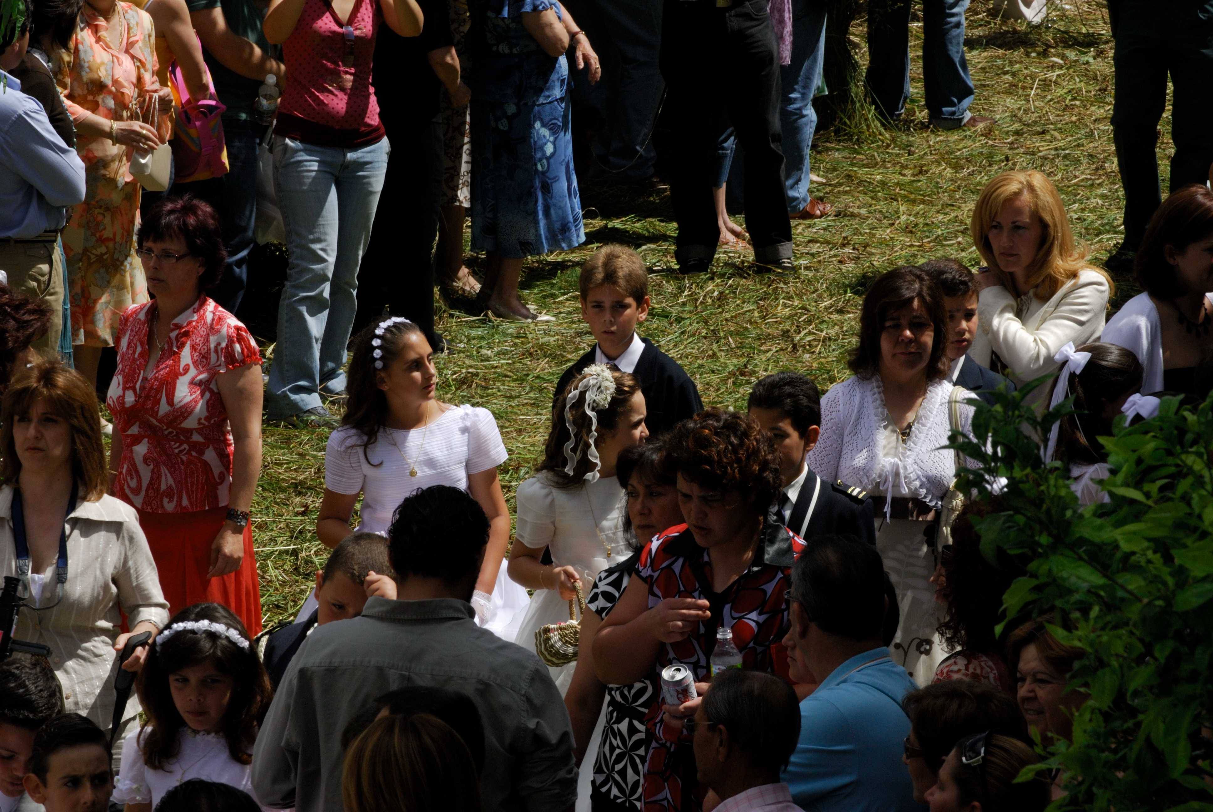 Ni&ntilde;os desfilando en la procesi&oacute;n del Corpus.